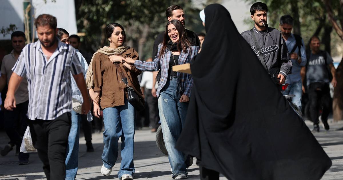 Iran MP proposes work incentives for marriage, childbirth