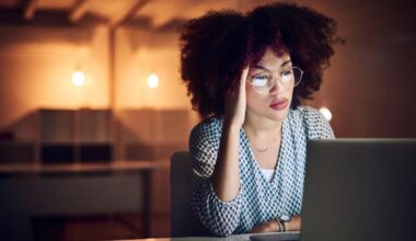 Consumer confidence continues to weaken as Americans see higher inflation, fewer jobs ahead