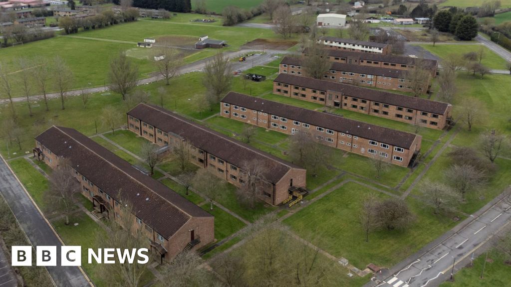 Wethersfield asylum centre security staff walk out in dispute