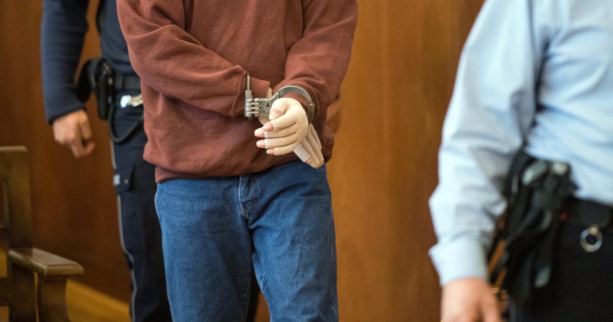 Ugrabil mladoletnika, ga poskušal posiliti, nato pa ušel s sodišča skozi okno