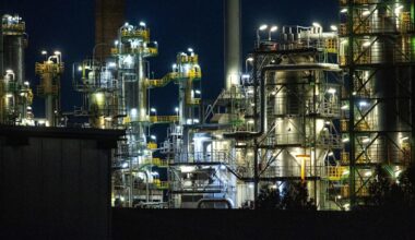 Oil Jumps as Trump Steps Up Pressure on Russia With Sanctions
