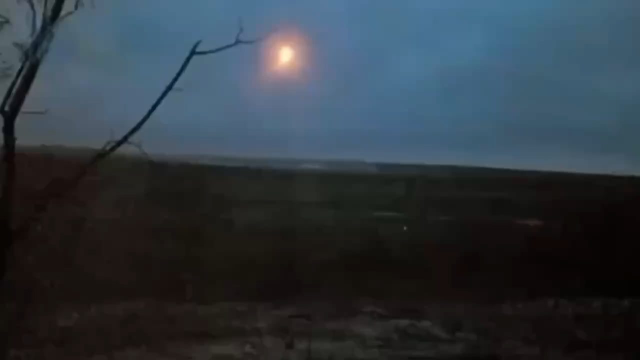 A Ukrainian soldier destroys a Russian infantry fighting vehicle with a Javelin anti-tank missile in the Liman area.