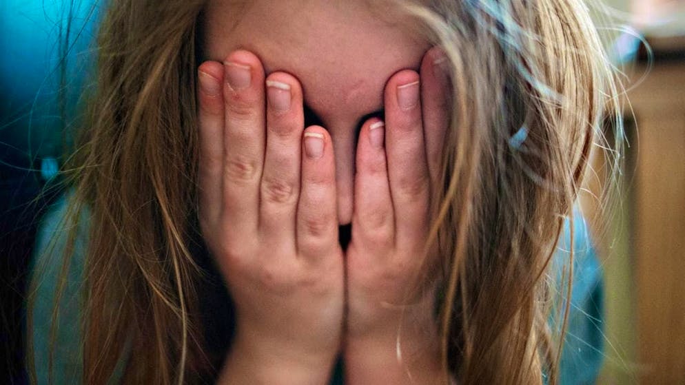 Almost every second child in Switzerland experiences physical or psychological violence in their upbringing. (symbolic image)