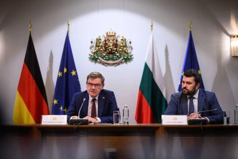 German Foreign Minister Johann Wadephul (L) and Bulgarian Foreign Minister Georg Georgiev speak at a press conference after their meeting in the Guest House of the Government of the Republic of Bulgaria. Bernd von Jutrczenka/dpa