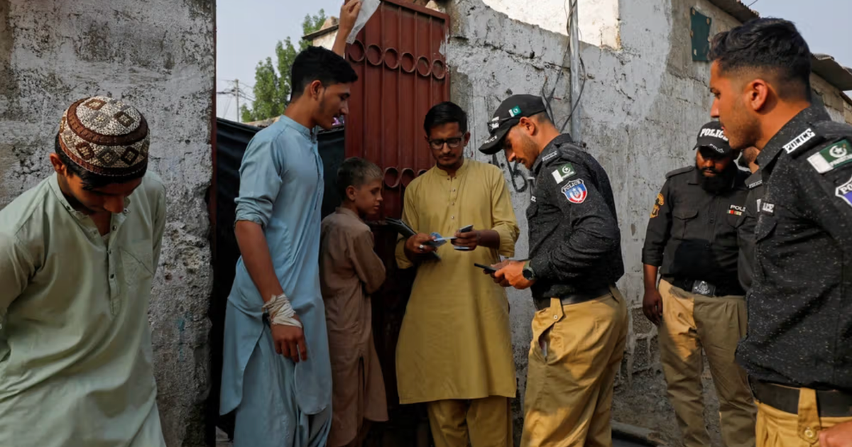 Pakistan Considers Legal Measures Against Citizens Assisting Afghan Refugees