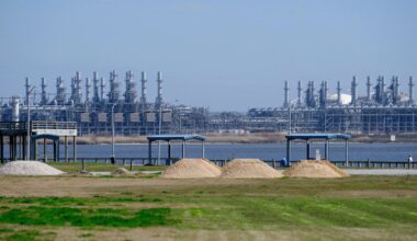 US Ends LNG Ship Penalty, Sets Tariffs in Escalating Feud