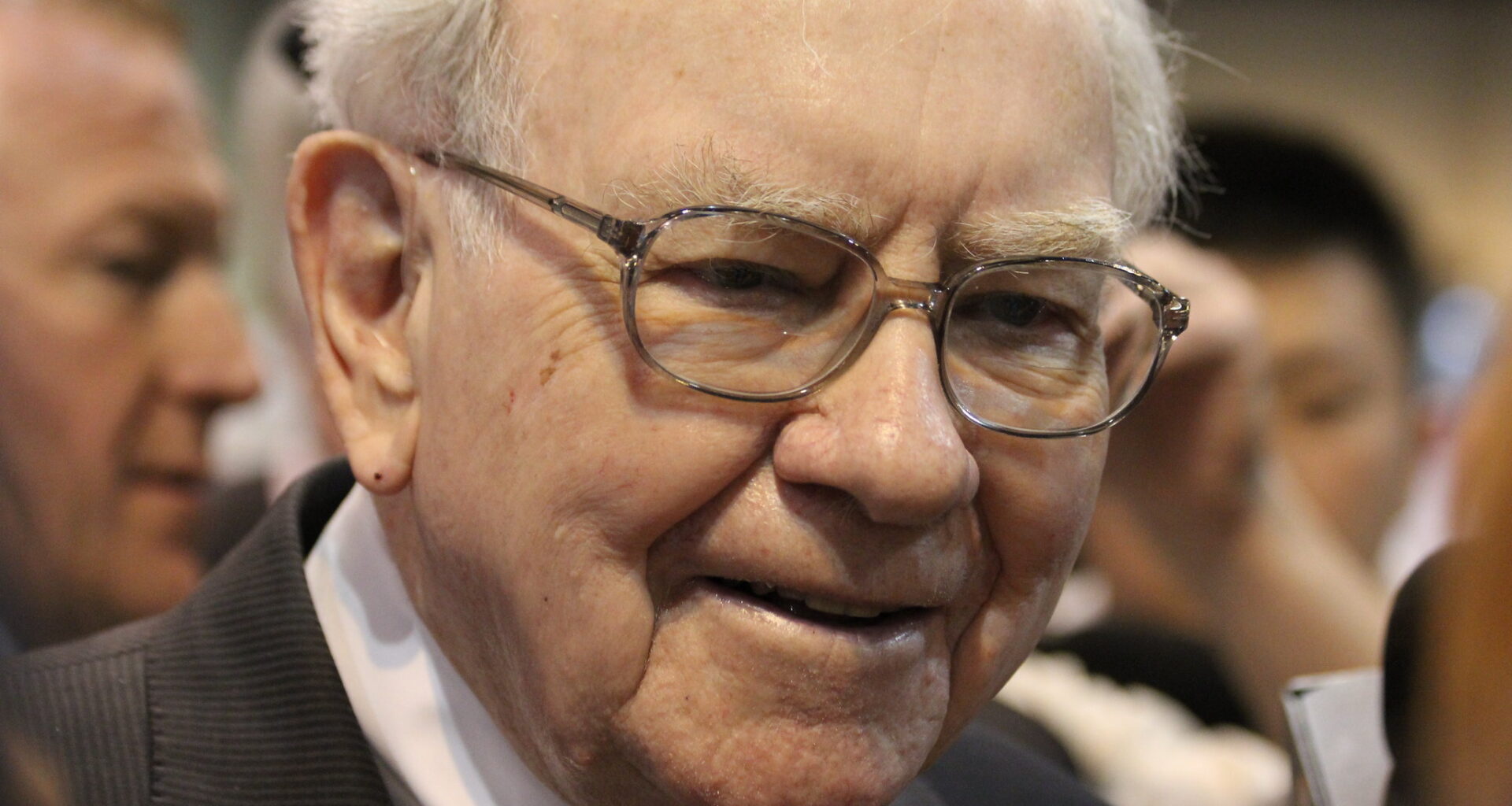 Amid Warren Buffett's $340 Billion Warning to Wall Street, He Can't Stop Buying Shares of These 7 Stocks