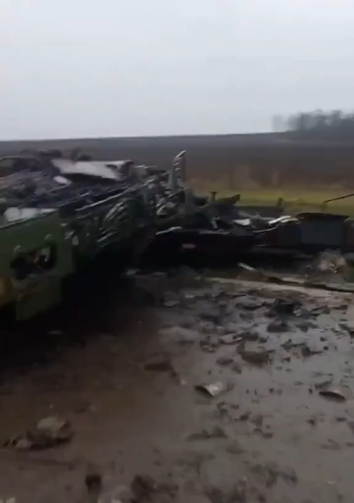 Another road of russian scrap metal.