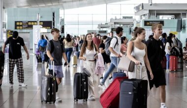 The European Parliament calls for only a small amount of extra hand luggage to be free on planes.