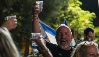 Israel och Hamas överens om första fas i fredsplan – avtal väntas klockan 11