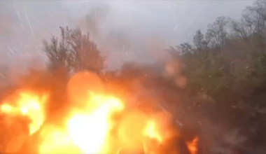 Ukrainian Leopard 2A4 runs over Russian FPV-drone in ambush