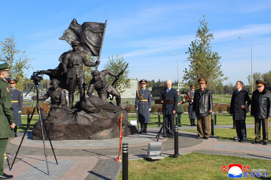 North Korean Defense Minister No Kwang-chol, third from right, and Russian Defense Minister Andrei Belousov, fourth from left, attend an unveiling ceremony for a monument dedicated to the North Korean military in Moscow on Oct. 1. [KOREAN CENTRAL NEWS AGENCY]