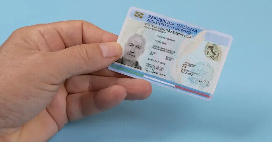 «Carta d'identità elettronica in Italia anche per residenti all'estero»