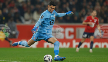 Вратарят Берке Йозер е напуснал самоволно лагера на националния отбор на Турция след успеха срещу България, грози го наказание