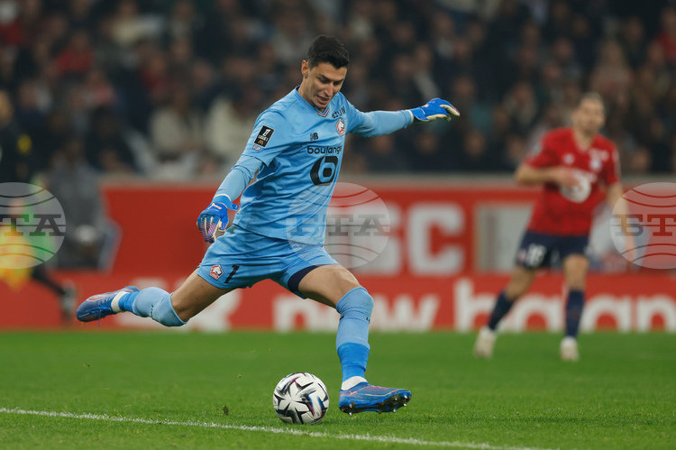 Вратарят Берке Йозер е напуснал самоволно лагера на националния отбор на Турция след успеха срещу България, грози го наказание