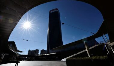 Italy says deficit to respect EU's 3% ceiling this year despite weak growth
