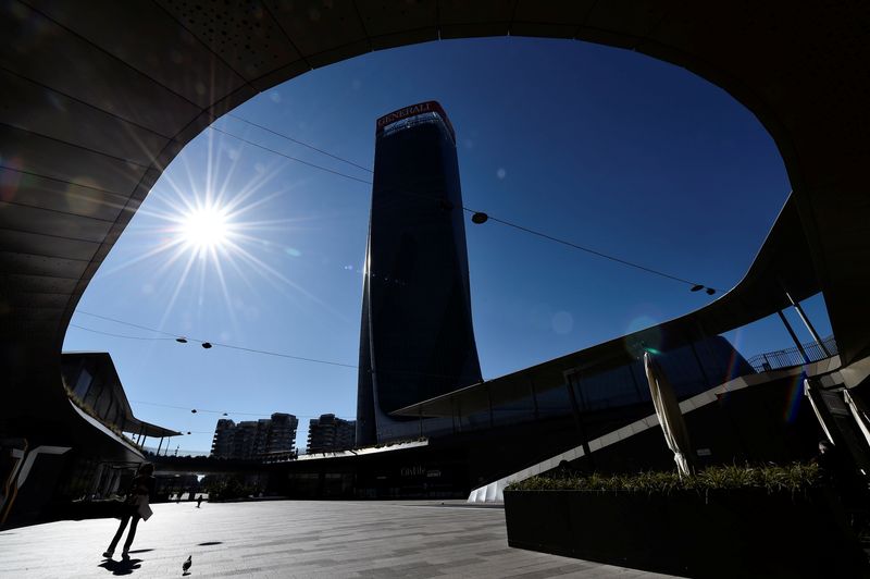 Italy says deficit to respect EU's 3% ceiling this year despite weak growth