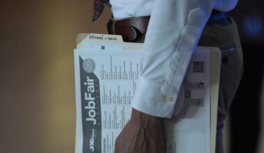 America saw 'essentially no job growth' last month: Moody's Mark Zandi