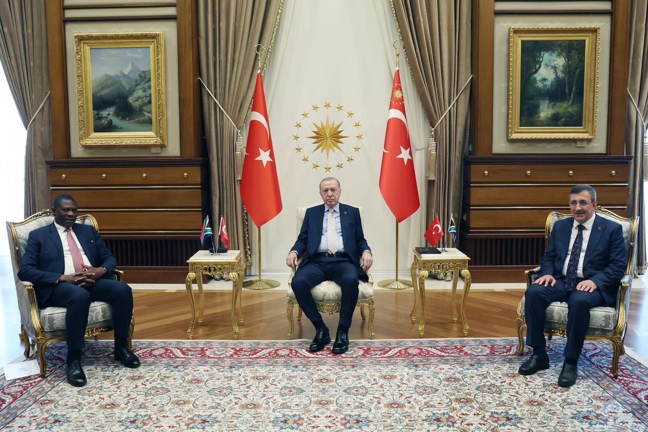 President Recep Tayyip Erdogan (C) receives Deputy President of the Republic of South Africa Paul Shipokosa Mashatile (L) at the Presidential Complex in Ankara, Türkiye on Oct. 15, 2025. ( TUR Presidency / AA Photo)