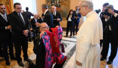 Pope: AI can never replace the human touch of the doctor