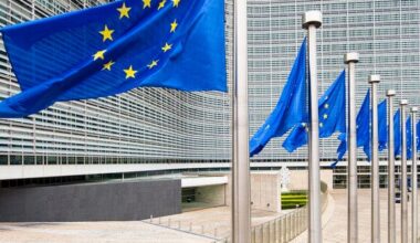 Commission says existing crypto rules sufficient on stablecoins; ECB presses for tighter checks