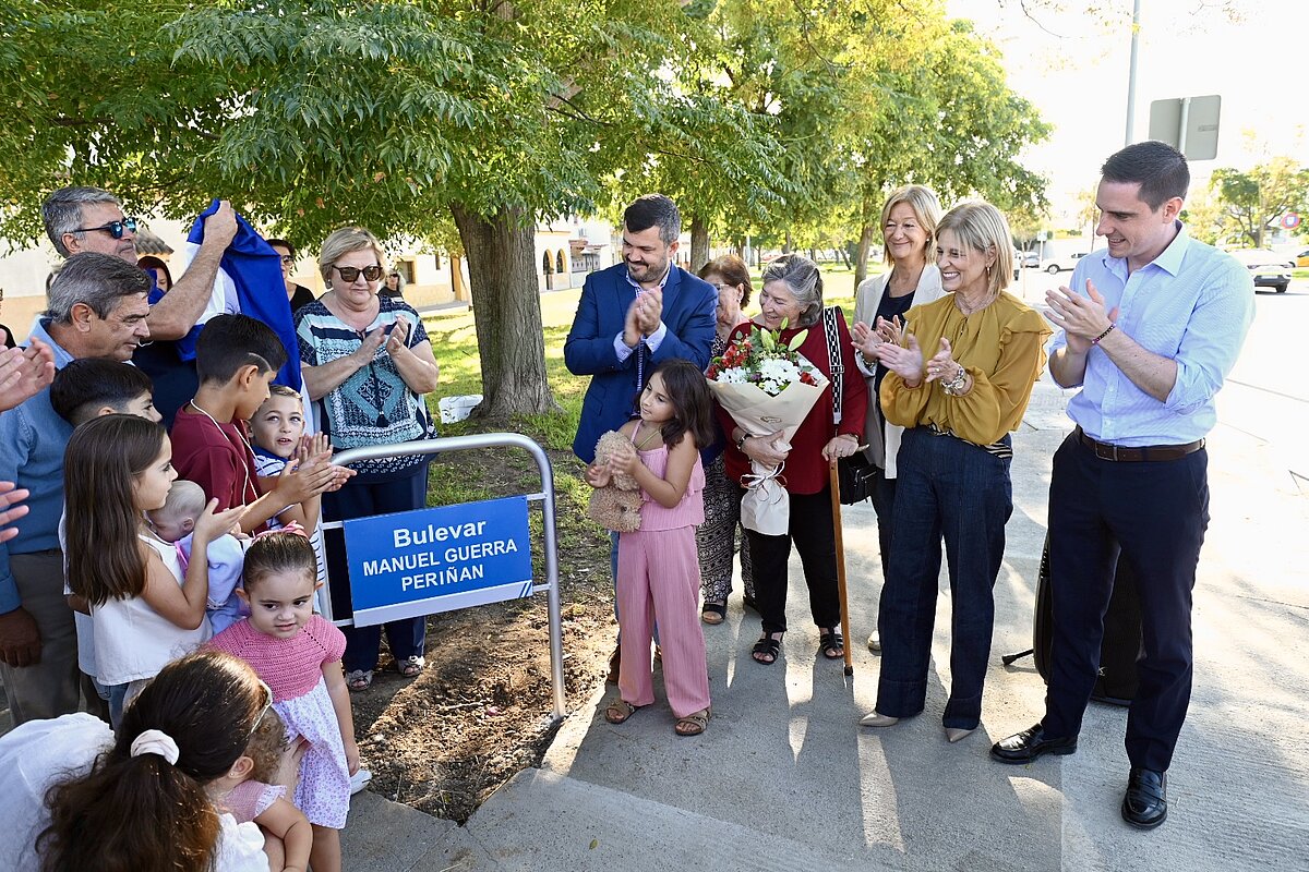 La alcaldesa preside el homenaje a Manuel Guerra Periñán en el barrio de San José Obrero