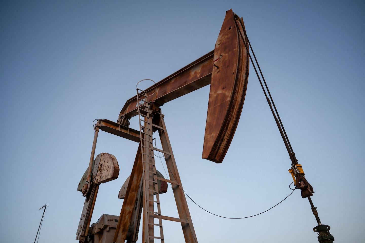 White House offers ‘concierge’ service to fossil fuel firms, official says
