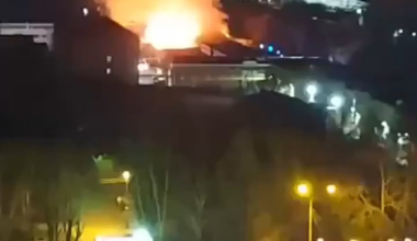 🇷🇺🔥Fire reported on the roof of the Ural Turbine Plant in Yekaterinburg — it produces equipment for energy and nuclear facilities.