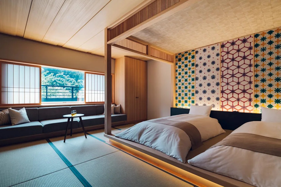 Tokuji Washi paper decorates the walls in KAI Nagato rooms (KAI Nagato)