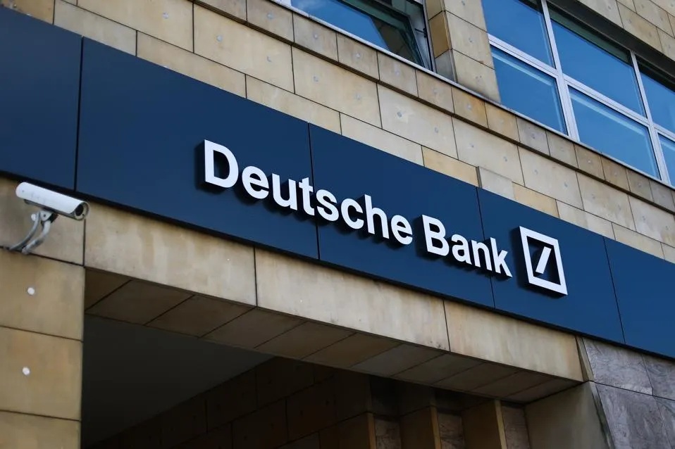 Deutsche Bank Predicts Central Bank Will Include Bitcoin and Gold As Reserve Portfolios By 2030