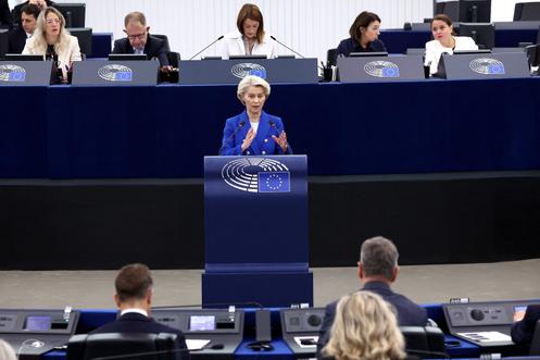 La présidente de la Commission européenne, Ursula von der Leyen, lors d’une session plénière au Parlement européen, à Strasbourg, le 6 octobre 2025.