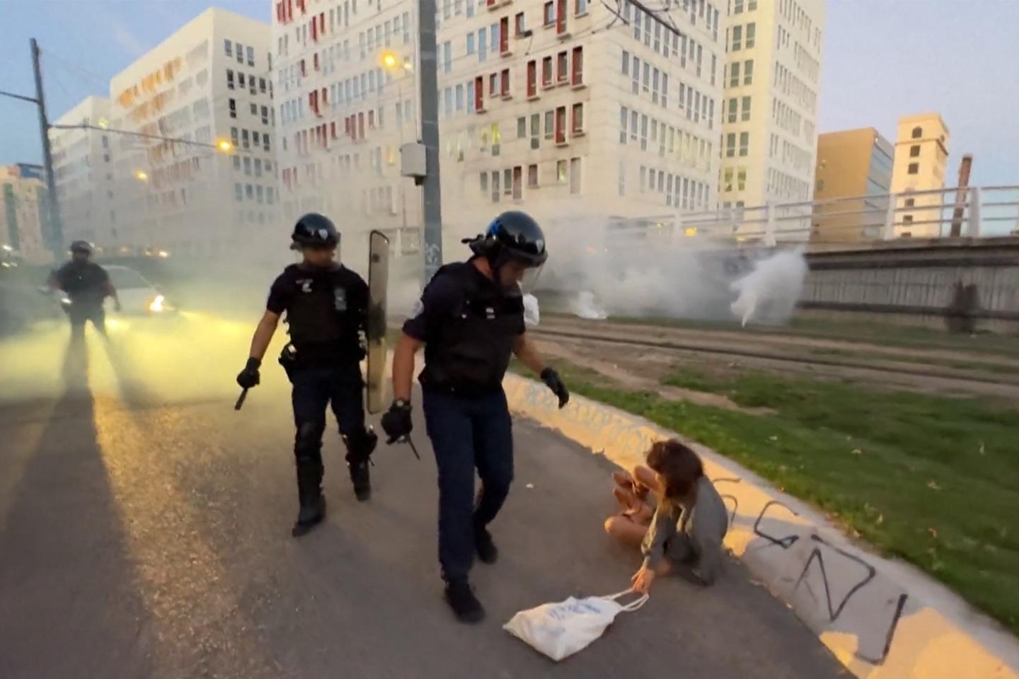 La femme filmée en train d’être violentée par des policiers à Marseille, en marge de la mobilisation du 18 septembre, a porté plainte