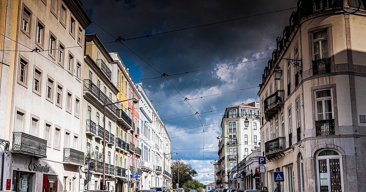 Famílias Enfrentam Altas Taxas de Esforço em 2025