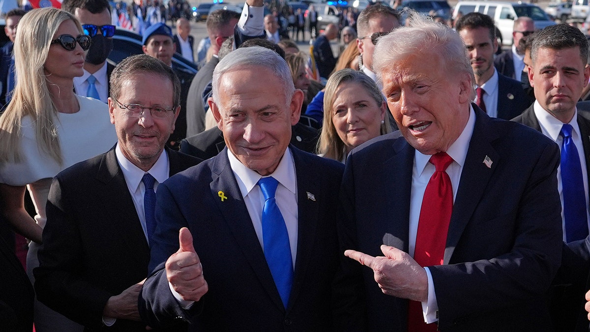 President Donald Trump and Israeli Prime Minister Benjamin Netanyahu pose for a photo.
