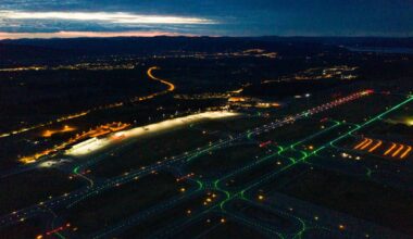 Nattbilde av Oslo lufthavn Gardermoen fra 2020