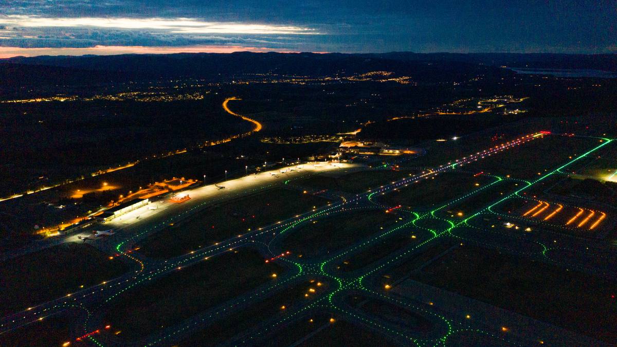 Nattbilde av Oslo lufthavn Gardermoen fra 2020