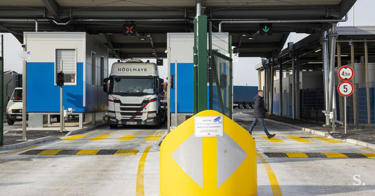 Izpad sistema v Luki Koper odpravili, tovornjaki zagnali motorje
