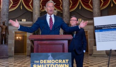 Republicans are screwing up the shutdown, while Democrats are winning