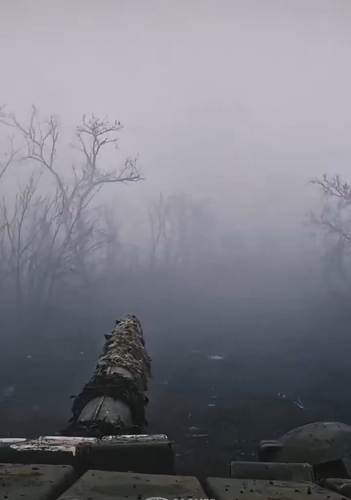Chasiv Yar. A tank from the 24th Brigade destroys a Russian BMD and infantry in the tree line