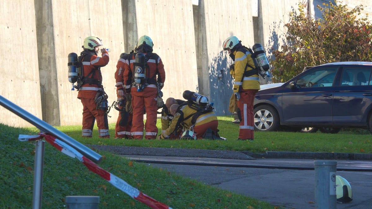 Brand im Hallenbad Meilen – Feuerwehr im Grosseinsatz