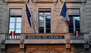 French central bank cuts 2025 growth forecast to 0.9%