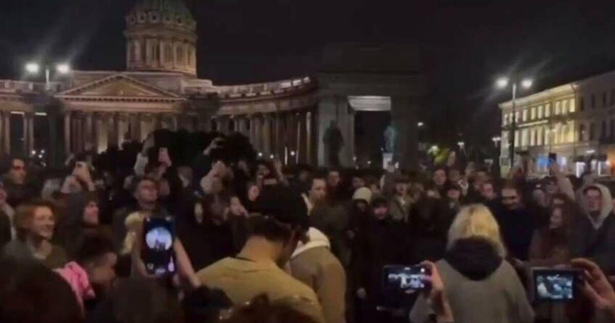 Russian teen arrested for leading hundreds in singing banned song calling for Putin to be overthrown