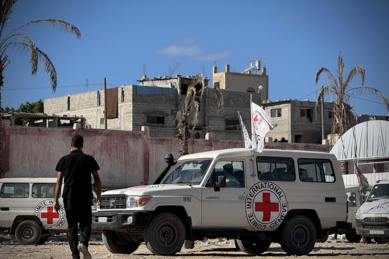 Red Cross vehicles en route to retrieve bodies of Palestinians held by Israel to Gaza authorities for identification at Nasser Hospital following the ceasefire takes effect, in Khan Yunis, Gaza on Oct. 14, 2025. (AA Photo)
