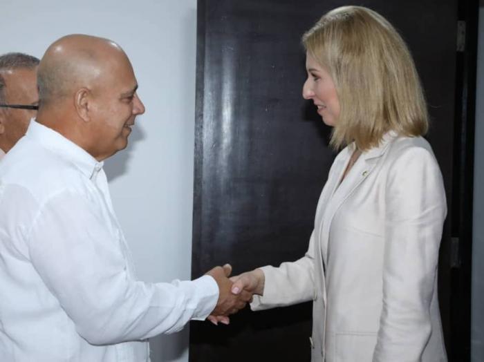 Cuba and Belarus strengthen their inter-party relations › World › Granma