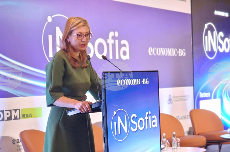 EU Commissioner for Innovation Says AI Poses both Challenges and Opportunities for Europe