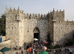 Israel municipality continues to demolish shops, kiosks in Jerusalem as police heavily deployed