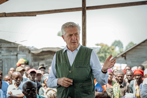 United Nations High Commissioner for Refugees Filippo Grandi delivers his remarks during a visit to a displacement camp in Sake, eastern Democratic Republic of Congo, on Aug. 29. [AFP/YONHAP]
