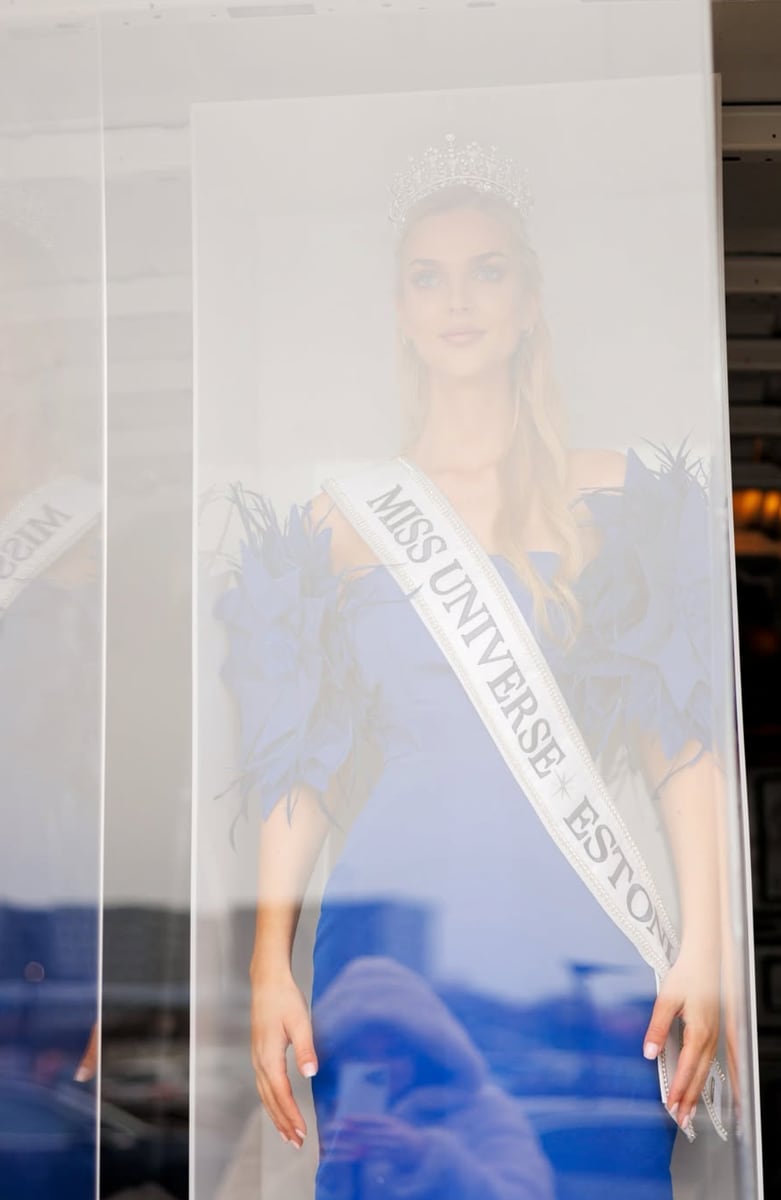 Brigitta Schaback's sleek half-up hairstyle and soft-glam makeup enhanced the illusion of a living doll ready for the runway