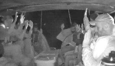 L'abbordaggio di Israele sulle barche della Flotilla: 'Bloccati equipaggi'. 'Circondati da motovedette armate'. Poi l'annuncio: 'Andiamo avanti'