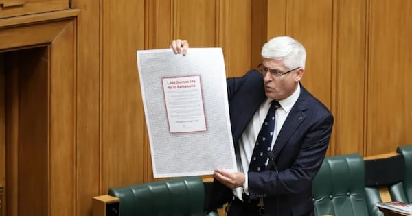 Late 'Super Saturday' voter turnout may yet swing Hamilton mayoralty